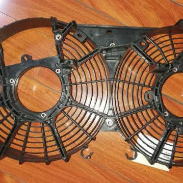 16711-30081 16711-30082 Φαν κάλυψη για Toyota Hiace 2014 OE NO. εγγυημένη